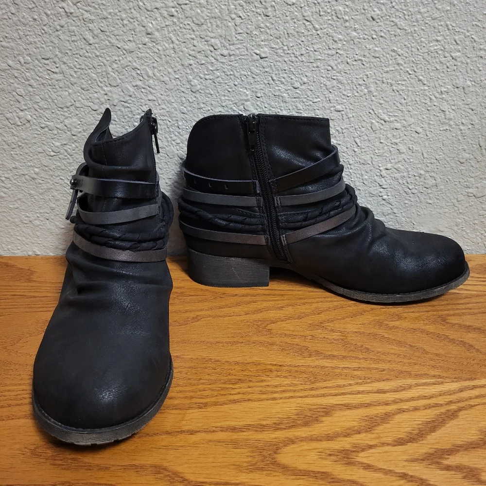 Jellypop Black Seattle Booties Size 7½M
